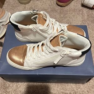 Women’s Style Sneaker